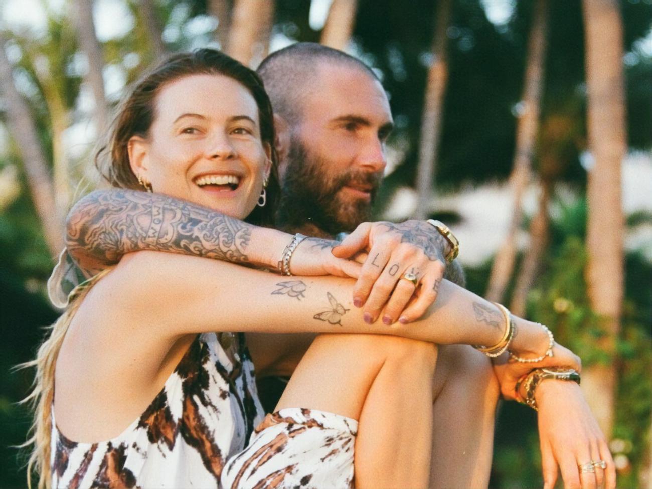 Бехати Принслу показала новое тату мужа Адама Левина &ndash; розу на виске