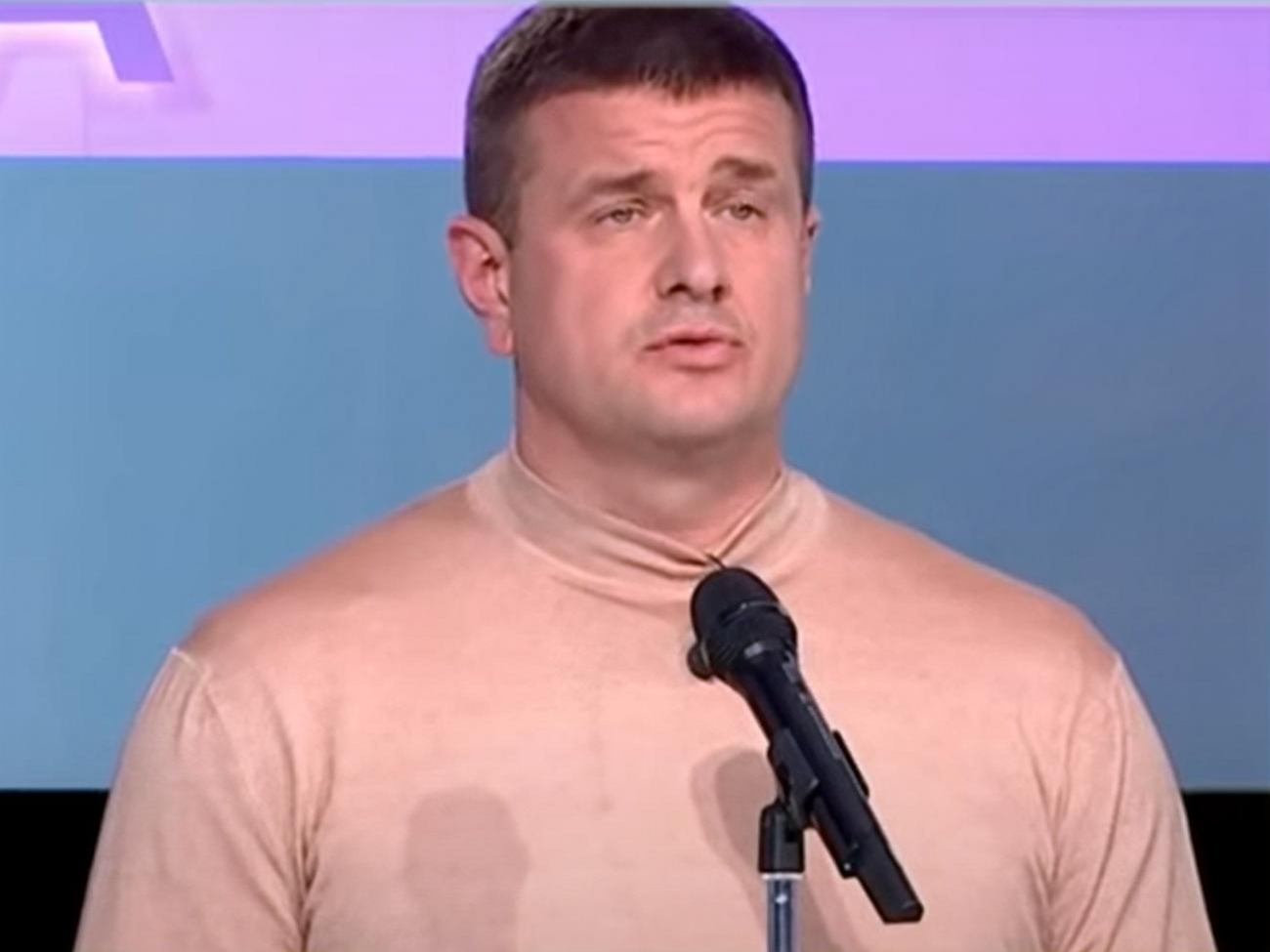 ЗМІ пишуть, що прикордонники просили Бурбу провести рік за кордоном