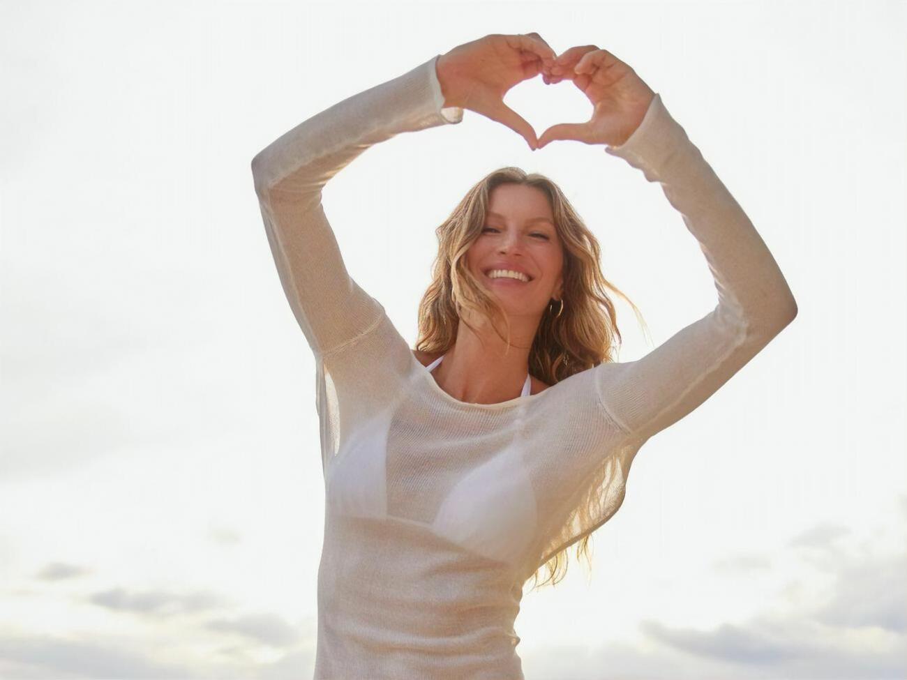 Бундхен помогла черепахе выпутаться из сети и на руках отнесла ее к воде