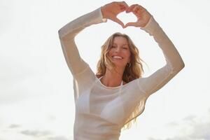 Бундхен помогла черепахе выпутаться из сети и на руках отнесла ее к воде