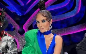 Каменских: Смотрите, у меня половина жакета. Здесь я серьезный детектив, а здесь просто...