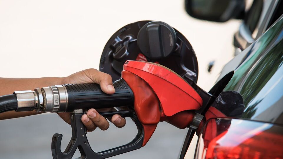 Все "проблемные" сети АЗС торгуют топливом по минимальным ценам, пишет enkorr