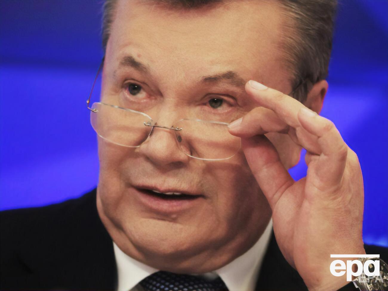 Янукович після втечі з України живе в Росії