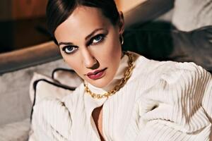 38-річна Мер'єм Узерлі оприлюднила свою нову фотосесію з Лондона