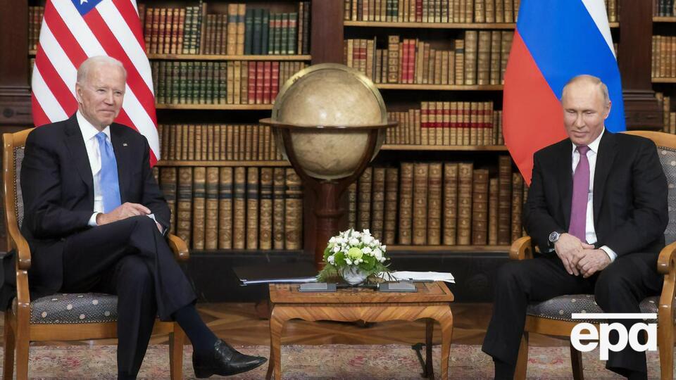 Защищенная линия видеосвязи позволит Байдену и Путину говорить "по самым ответственным темам", отметил Песков