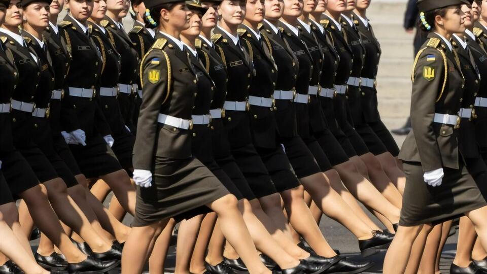 В рядах ВСУ служит более 32 тыс. женщин, сообщил президент