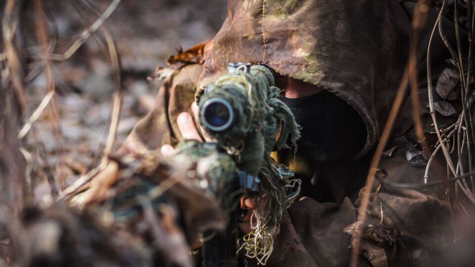 За даними української розвідки, російські окупанти збільшили кількість снайперських пар на передових позиціях