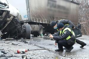 Одной из причин аварии могла быть скользкая дорога, заявили в ГСЧС