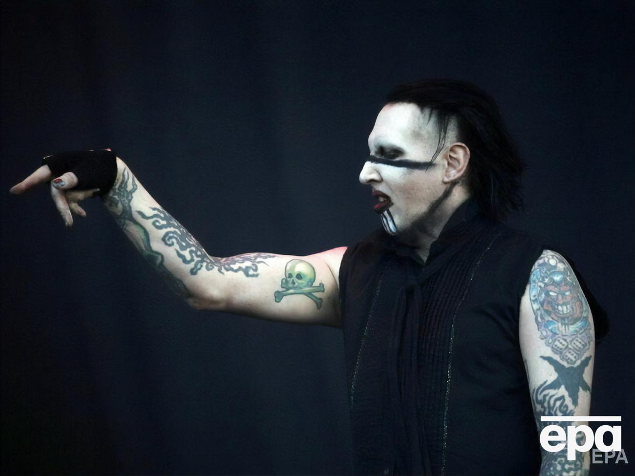 Вуд и Мерилин Мэнсон в январе 2010 года объявили о помолвке, но спустя девять месяцев актриса отказалась выходить замуж за певца