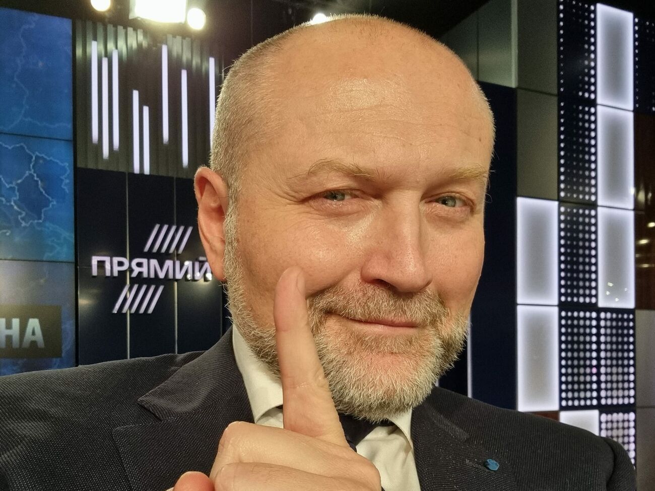Выманить жену Лещенко в Москву на заработки могли Ахметов с Порошенко, чтобы дискредитировать Сергея. Эта версия выглядит самой перспективной