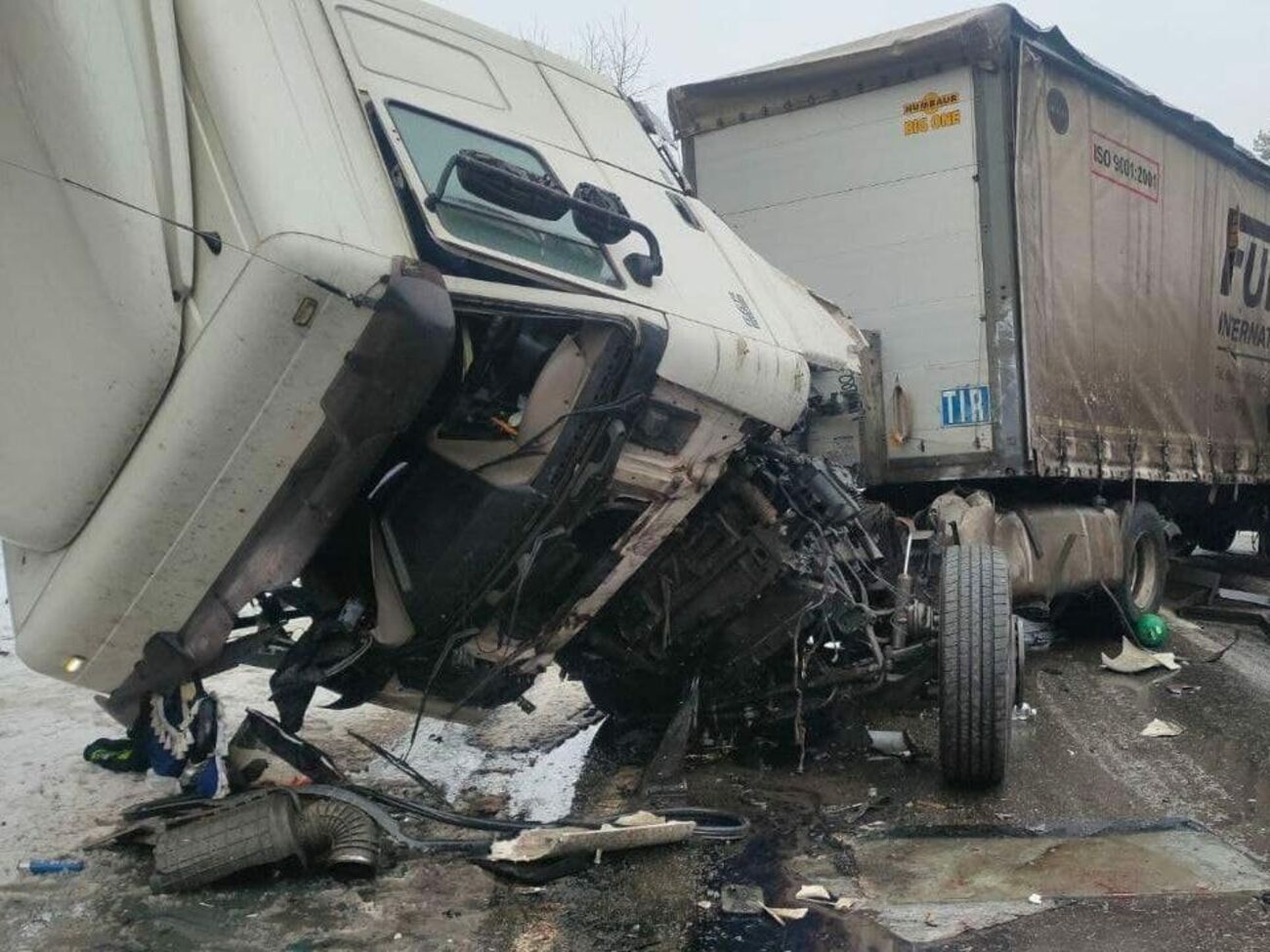 Монастирський повідомив, що ДТП сталася з провини водія вантажівки, яка виїхала на зустрічну смугу