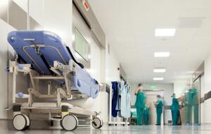 В Украине в среднем в день госпитализируют 2617 человек с COVID-19