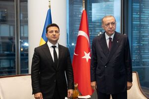 Эрдоган (на фото справа) уже дважды предлагал свое посредничество для диалога между Киевом и Москвой