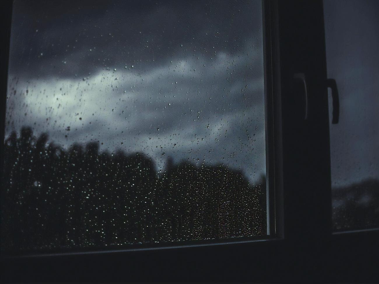 36-летняя харьковчанка выпрыгнула с четвертого этажа, она находится в реанимации