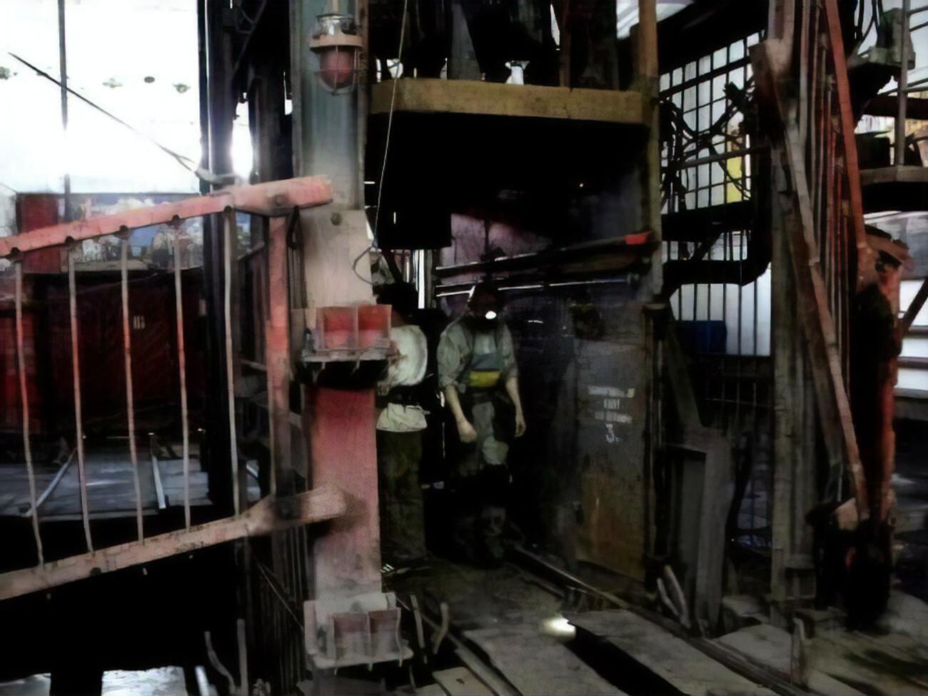 Шестеро шахтеров были вынуждены подняться на поверхность из-за ухудшения состояния здоровья