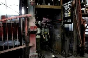 Шестеро шахтеров были вынуждены подняться на поверхность из-за ухудшения состояния здоровья