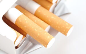 Нардепы IX созыва зарегистрировали около двух десятков законопроектов о табаке, пишет "РБК-Украина"