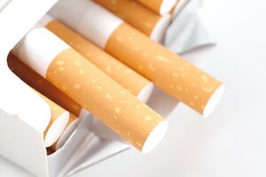 Нардепы IX созыва зарегистрировали около двух десятков законопроектов о табаке, пишет "РБК-Украина"