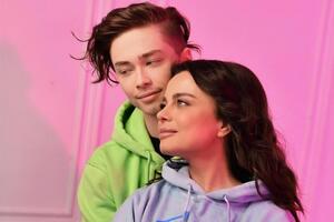 19-річний Архип Глушко та 48-річна Наташа Корольова записали дует