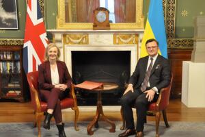 Трасс и Кулеба поговорили о ситуации на украинских границах и торговле между двумя странами