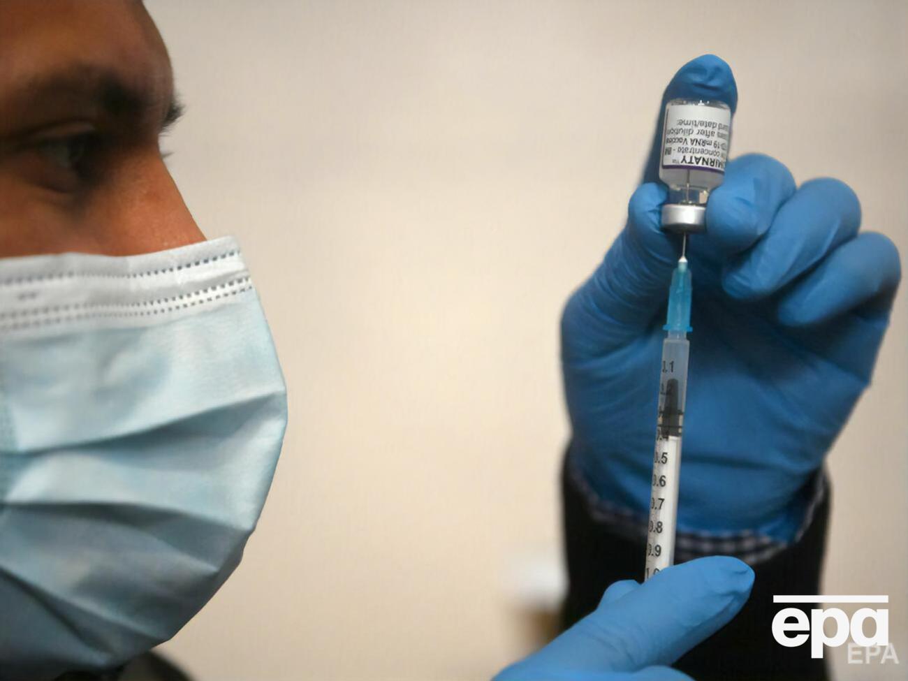 Компании отмечают, что продолжают разрабатывать специфическую вакцину