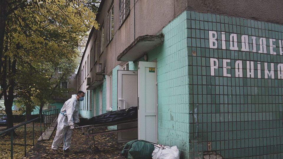 96,5% померлих із 1 серпня до 31 жовтня від ускладнень COVID-19 не були щепленими двома дозами вакцини