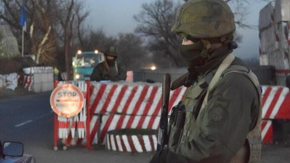 Спробу прориву чоловік здійснив, коли військовий наряд зупинив автомобіль для проведення перевірки