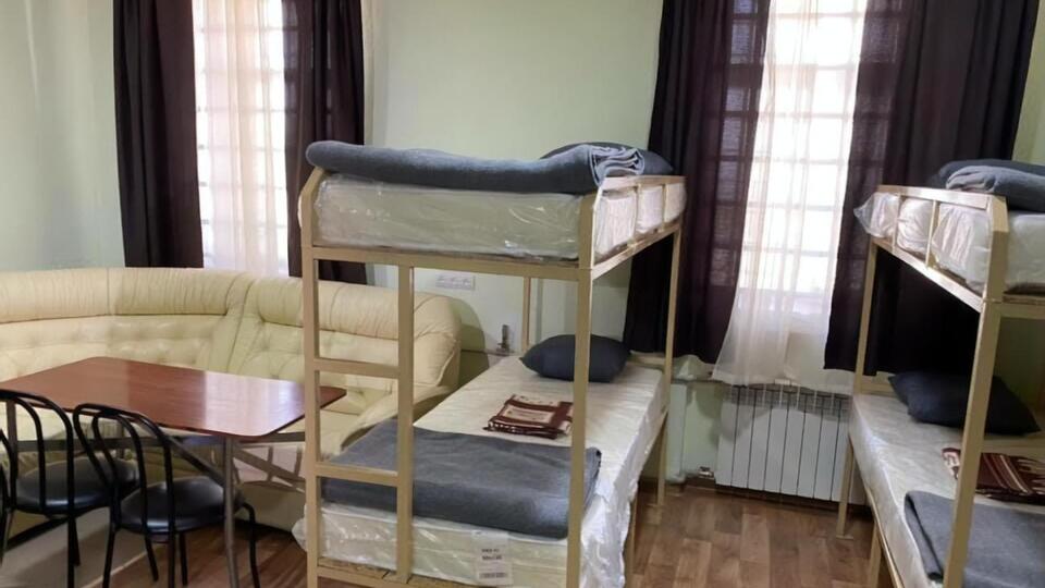 Перші платні камери з'явилися 8 травня 2020 року в СІЗО Києва