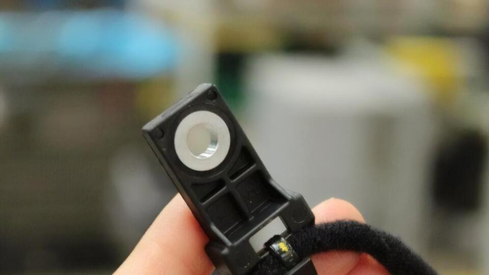 Зажимы жгута проводов в салоне автомобиля Ford Bronco Sport изготовлены из переработанных рыболовных сетей