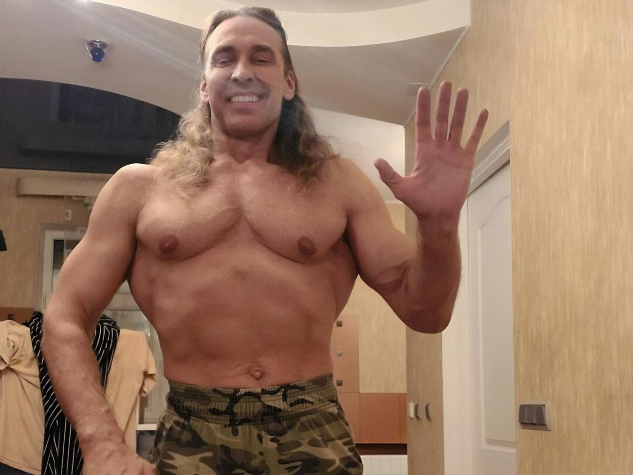 Глушко родился в 1970 году