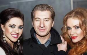 Никитин основал группу "НеАнгелы" в 2006 году. Каминская и Вика были участницами коллектива со дня основания