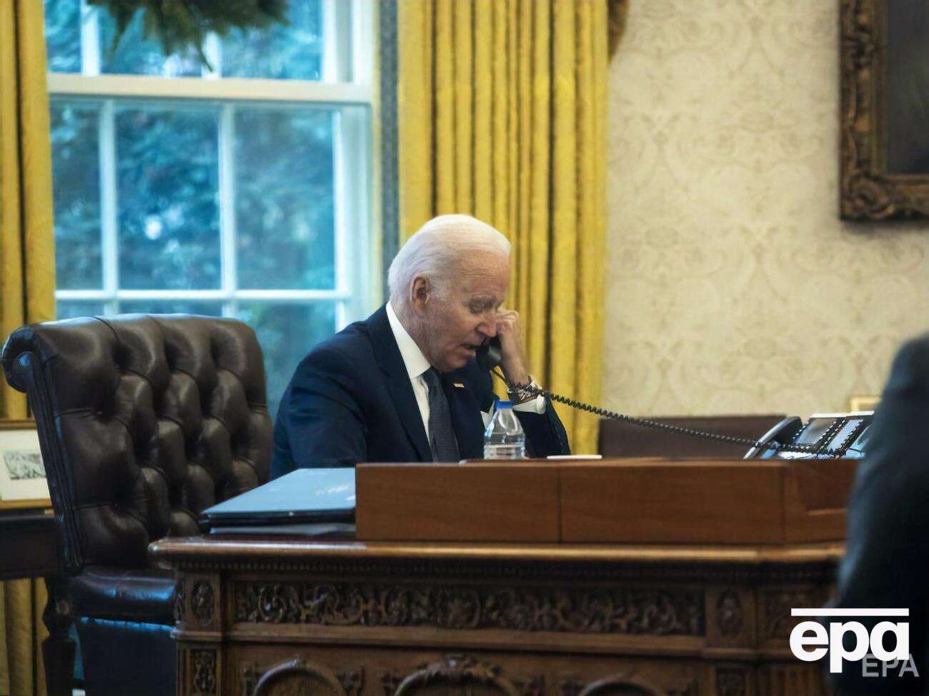 Байден (на фото) рассказал Зеленскому о его саммите с Путиным, отметил Ермак