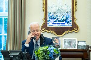 США вместе с союзниками ответят решительными экономическими и другими мерами в случае вторжения РФ в Украину, отметил Байден