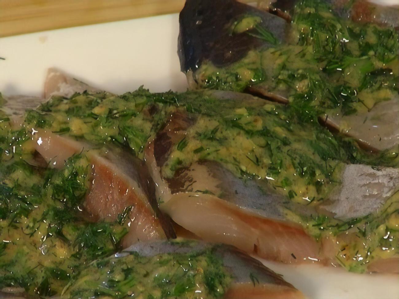 Сельдь в маринаде нужно оставить минимум на сутки