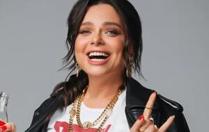 Королева: Начинаем новую неделю позитивно