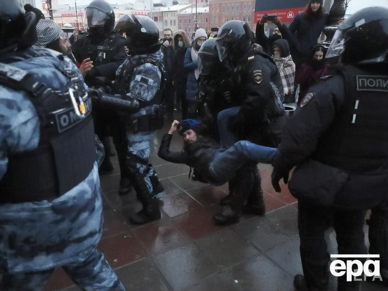 Правозащитники сообщают об избиениях участников акции