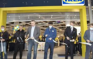Виталий Кличко (третий слева): Мне приятно поздравить компанию IKEA, киевлян и всех украинцев с запуском работы первого физического магазина в Украине