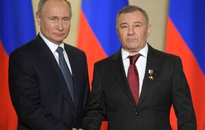 Ротенберг (на фото справа) заявил, что дворец Путина на самом деле его