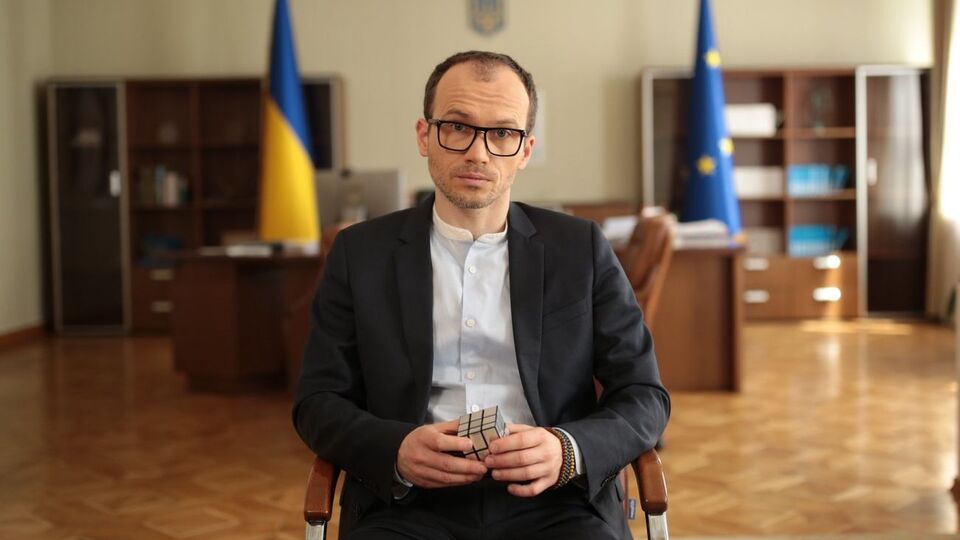 Новое украинское правописание можно будет переутвердить решением Нацкомиссии по стандартам государственного языка, написал Малюська