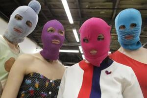 У кліп Pussy Riot увійшли фрагменти розмов із поліцією, яка зірвала зйомки через "пропаганду ЛГБТ"