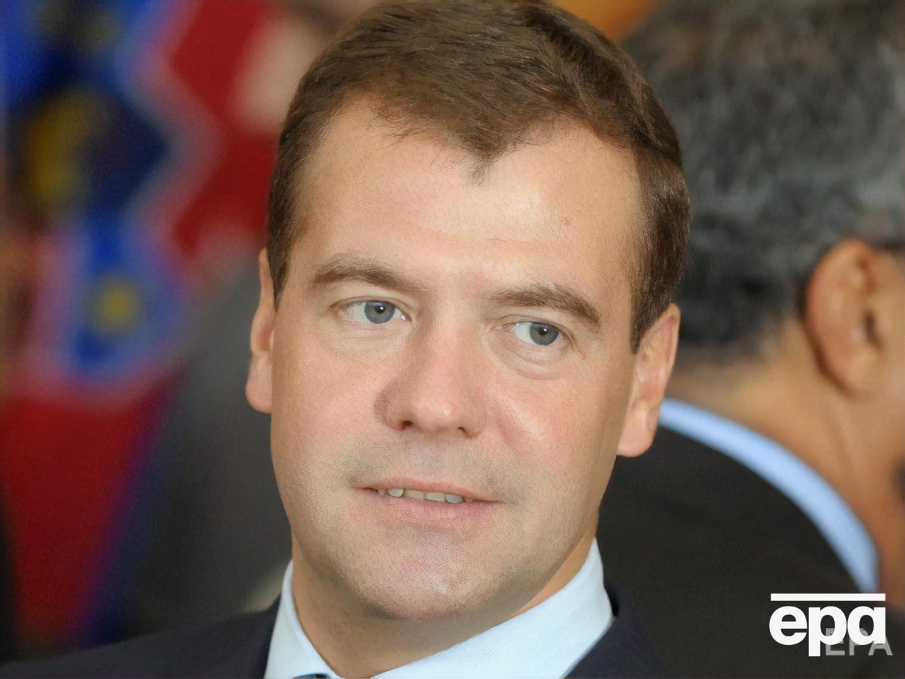 Медведев не видит предпосылок для отключения России от интернета в ближайшее время, так как "это обоюдоострое оружие"