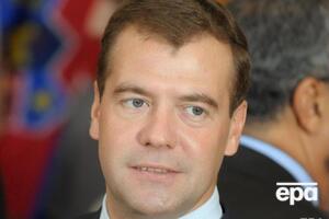 Медведєв не бачить передумов для від'єднання Росії від інтернету найближчим часом, оскільки "це двосічна зброя"