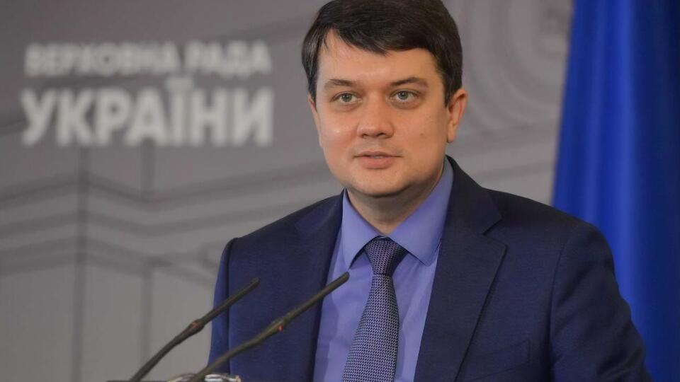 Навіть якщо вийде 15 осіб, у фракції "Слуга народу" буде 231 депутат, сказав Разумков
