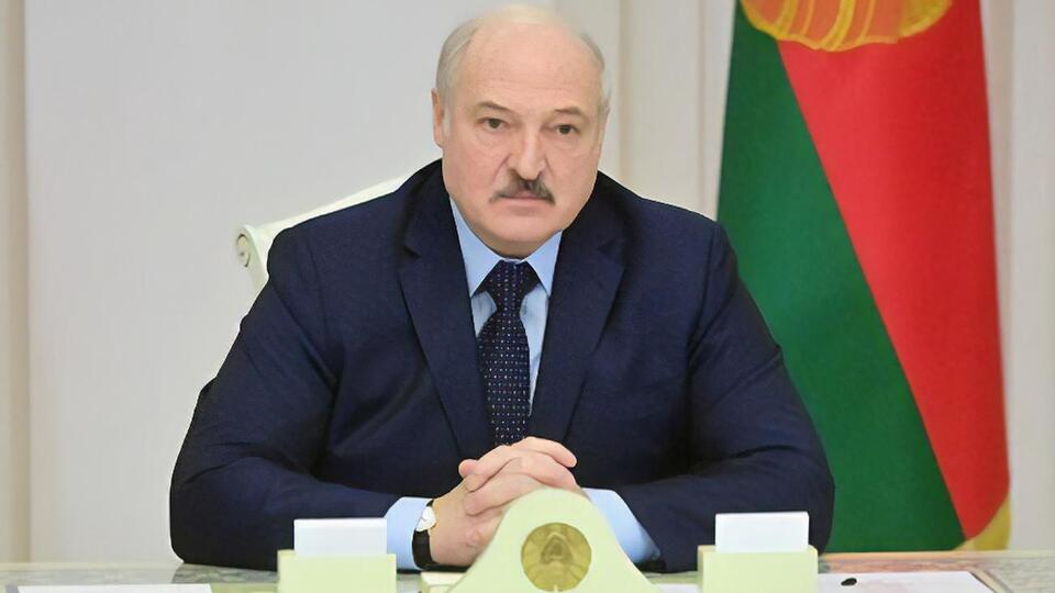 Лукашенко: Ми ніколи не брязкали і брязкати зброєю не збираємося
