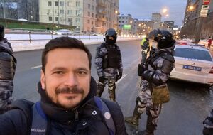 Машину Яшина остановили сотрудники ГИБДД, ОМОН и Центра "Э"