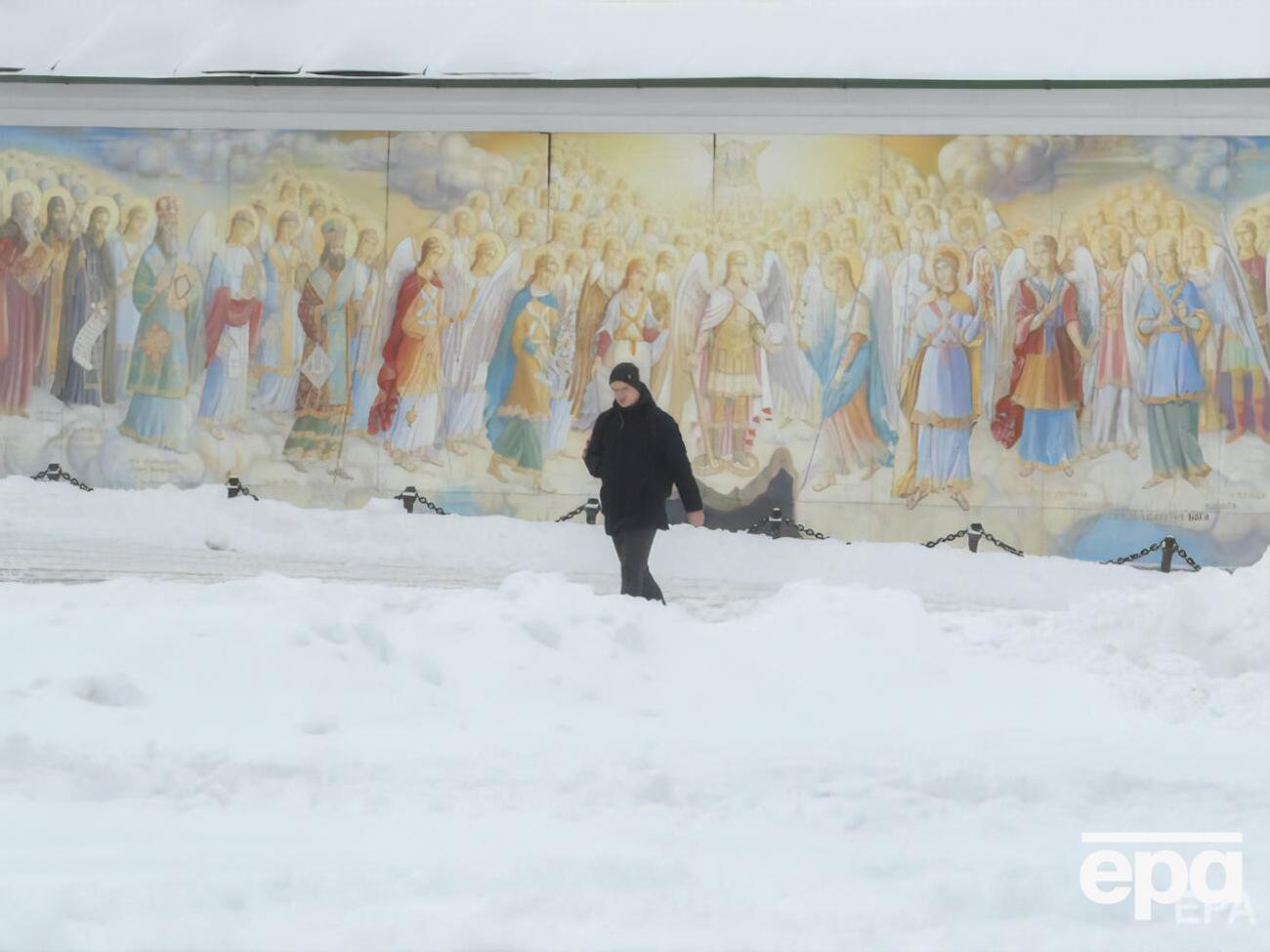 Госпитализировали с COVID-19 за последние сутки более 2 тыс. человек
