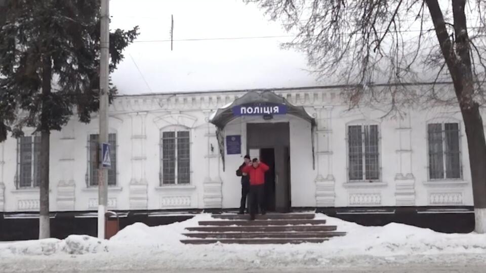 Двух полицейских, избивавших Бердника, уволили. От работы отстранены еще четыре сотрудника отделения