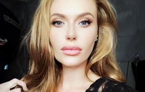 Каминская снялась в неглиже