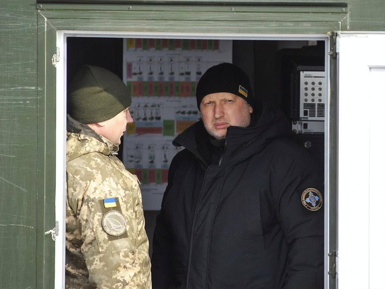 Турчинов: Коли раптом влада прозріє і забажає працювати на власну країну, у "Європейській солідарності" із задоволенням допоможуть