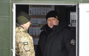 Турчинов: Коли раптом влада прозріє і забажає працювати на власну країну, у "Європейській солідарності" із задоволенням допоможуть